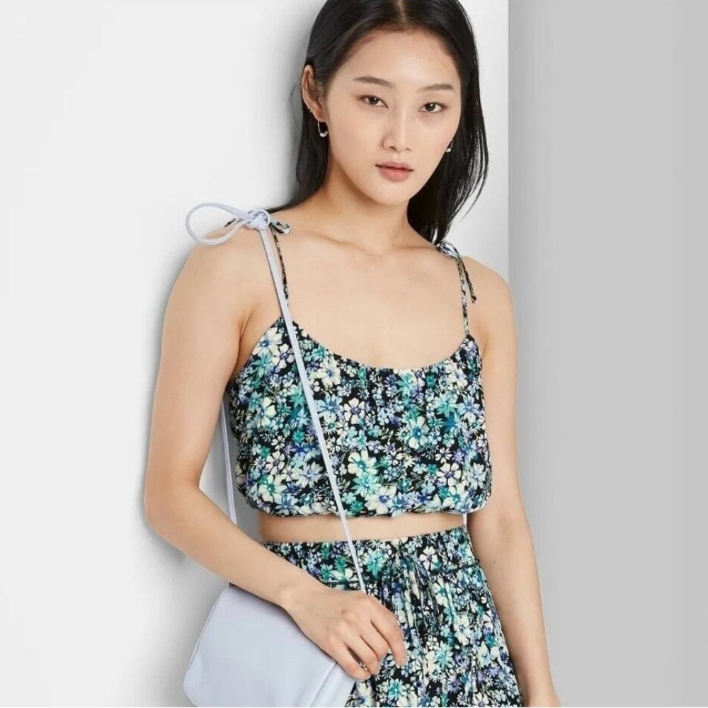 Wild Fable Floral Black, Blue, and White Crop Top Large